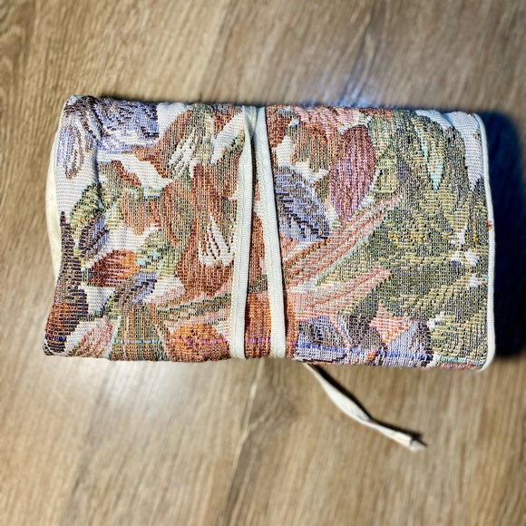 Vintage Oscar De La Renta Floral Tapestry makeup bag - Picture 2 of 6